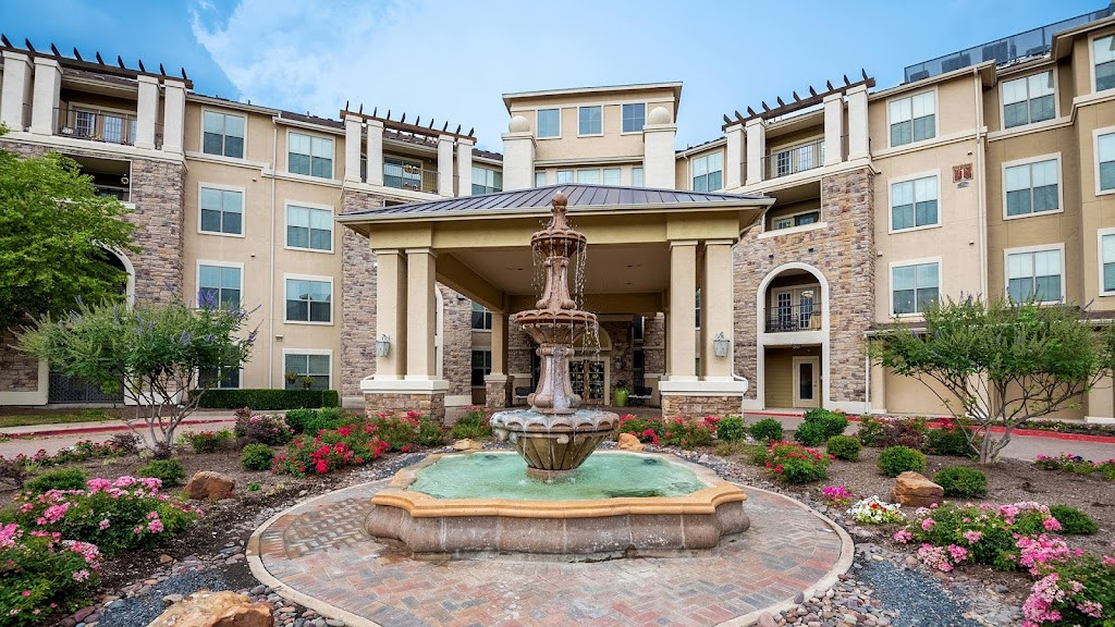 the fountain at the village at westridge apartments